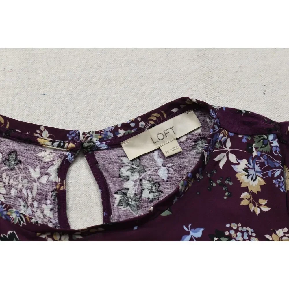 LOFT Women XS Purple Floral Long Sleeve Blouse Pleated Rayon Keyhole Back